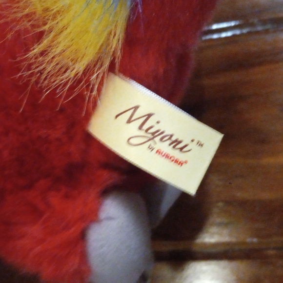 Miyoni Macaw parrot plush collectible by Aurora - Picture 4 of 5